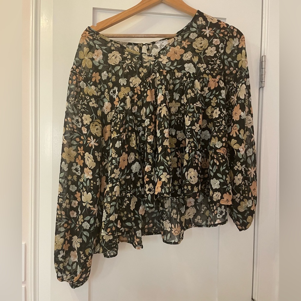 Sadie and Sage black floral sheer flowy blouse with ruffle hem. Size S. EUC